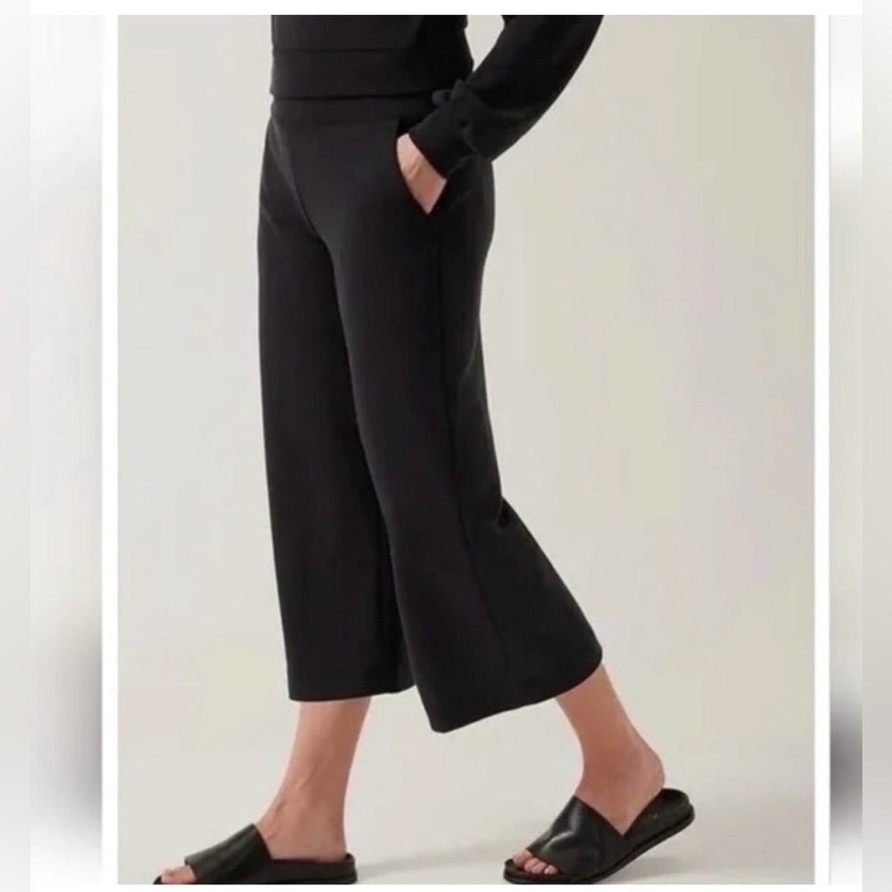 Athleta Seasoft Black Wide Leg Crop size S